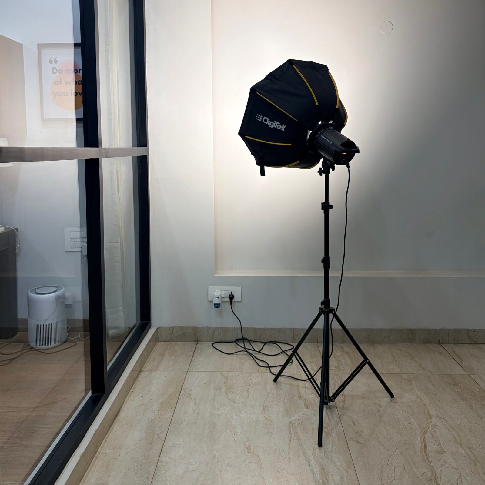 Shooting Light 150W Colour temperature changing with remote by Digitek - Image 1