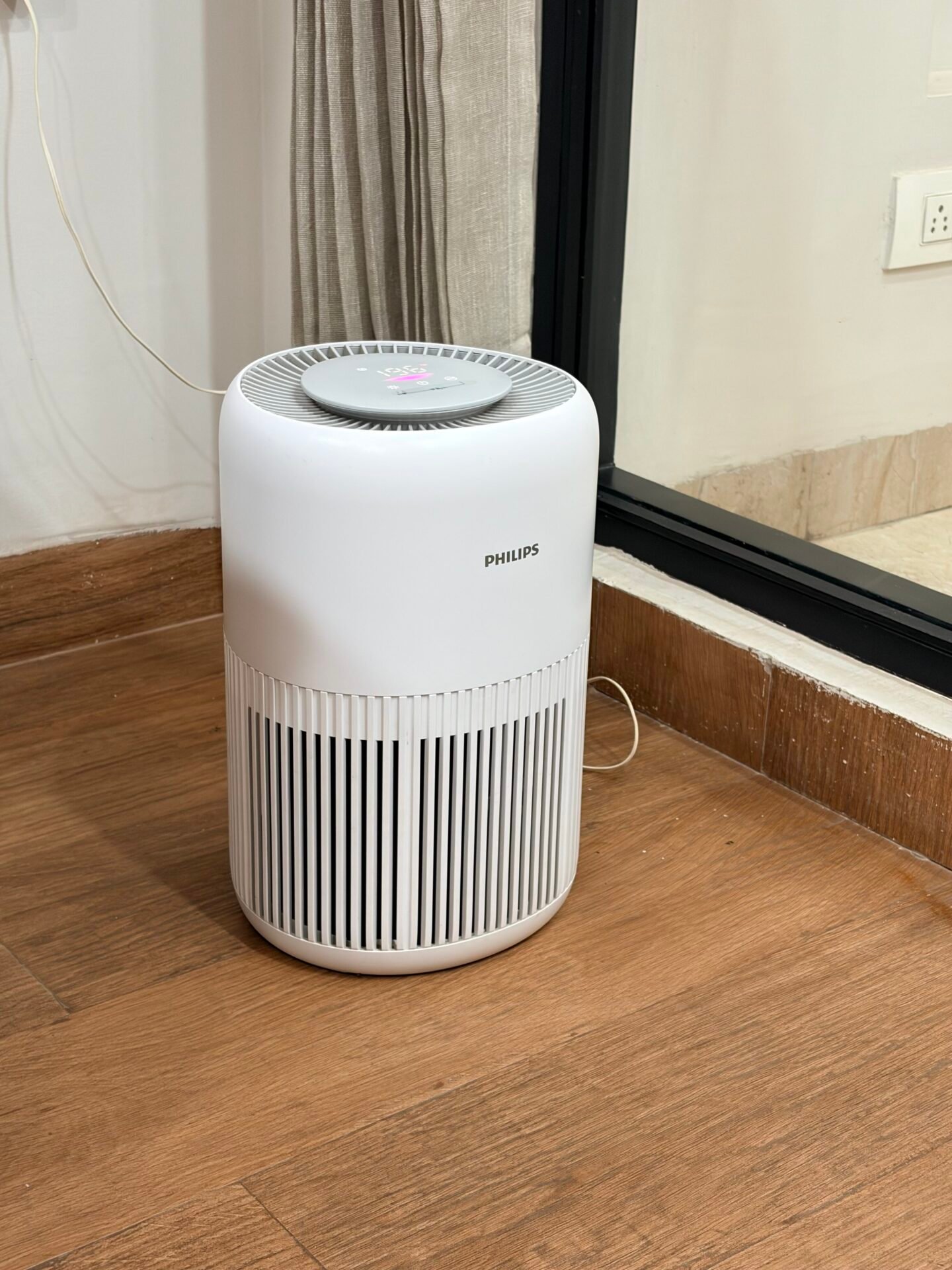 Air purifier by Philips AC series - Image 1